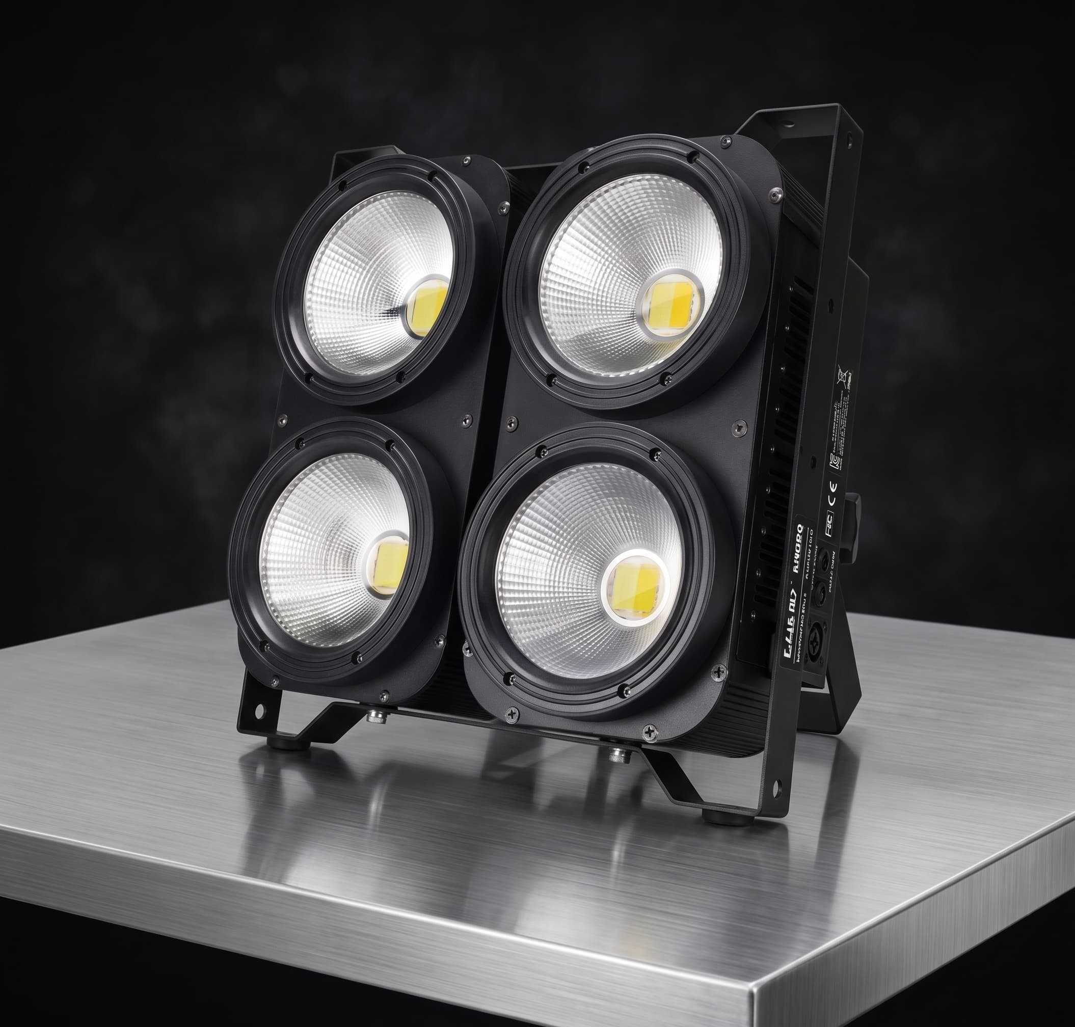 LED блиндер с четири COB диода по 100W в черен корпус, тяло за осветяване на публика